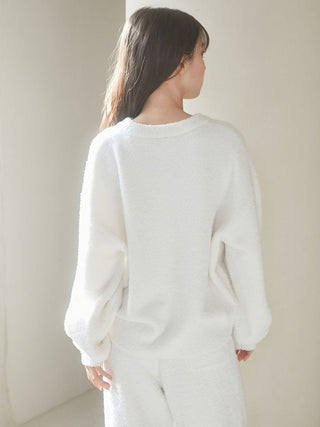 Back view of a person wearing a cozy white Baby Moco CAT JQD Pullover Sweater with voluminous sleeves, showcasing its soft, fluffy texture.