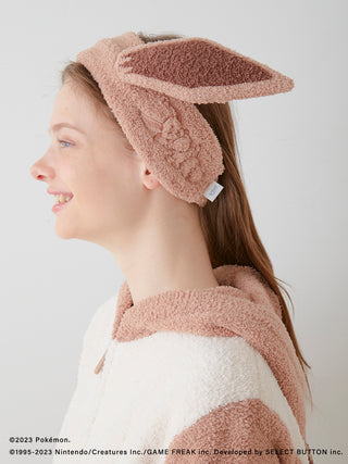 Person wearing a plush Eevee-themed baby hair band, featuring large ears. "Pokémon Sleep" branding. Unisex accessory.