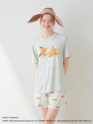 Model wearing Pokémon Sleep unisex baby moco Eevee hair band with matching gelato pique shirt and shorts, cute and cozy look.