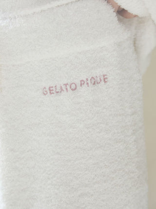 Close-up of Gelato Pique logo on soft Baby Moco Cat Long Lounge Pants texture