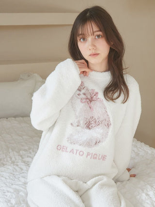 Woman wearing a soft Baby Moco CAT JQD pullover sweater featuring a fluffy texture and adorable Siberian cat design with ribbon.