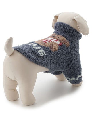 Nordic style pet clothes for cats and dogs, featuring a cozy fleece design on a plush mannequin, showcasing winter fashion for pets.