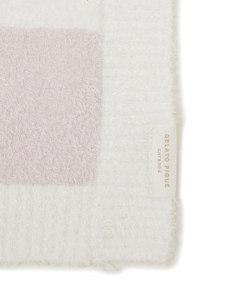 Close-up of CAT&DOG Smoothie 2 Border Pet Blanket with Gelato Pique logo, showcasing the ultra-soft dual-tone border design.