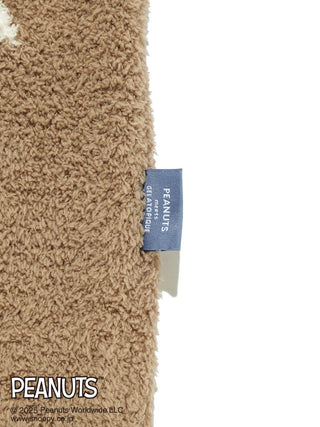 Close-up of the Peanuts men's Olaf Babymoco cardigan label, showcasing the fluffy Babymoco fabric by Gelato Pique.