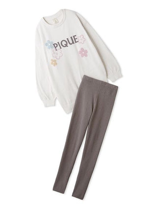 Gelato Pique Airy Moco Flower Logo Jacquard Mini Dress with Mocore Leggings in white and grey set, featuring relaxed loungewear style.
