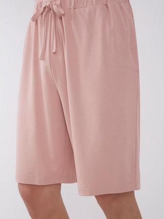 Men's pink loungewear shorts with drawstring, made from Sara-free material for comfort and quick-drying in hot weather.