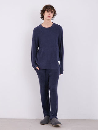 Model wearing MEN's Hot Smoothie Rib Long Pants in dark blue, showcasing relaxed fit and rib-knit texture for ultimate comfort.