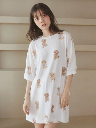 Model wearing Gelato Pique USA Toy Poodle Motif Oversize Lounge T-shirt, featuring fluffy poodle print. Perfect premium loungewear.