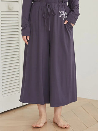 Cool-Touch Rayon Logo Cropped Pants