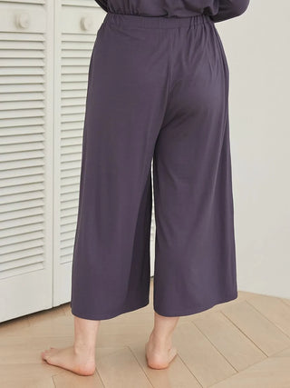 Cool-Touch Rayon Logo Cropped Pants