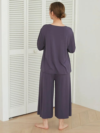 Cool-Touch Rayon Logo Cropped Pants