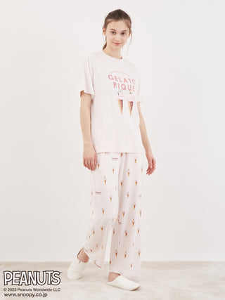 Get ready to look stylish and cool with Gelato Pique's Loungewear T-shirt featuring Snoopy and Woodstock taking a nap on top of a realistic gelato design. Pink in front view.