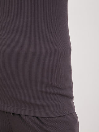 Close-up of black water absorption tank top with ribbed texture, showcasing premium teleco fabric and sleek design.