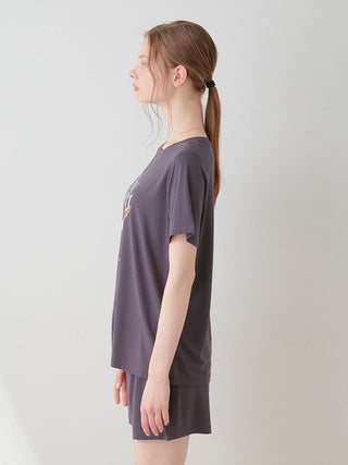 Side view of a model wearing the COOL Rayon Dessert Logo Relaxed Fit T-shirt by Gelato Pique USA, showcasing its soft fabric and stylish design.