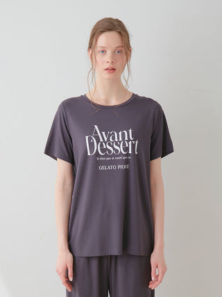Woman wearing Avant Dessert Rayon Logo Relaxed Fit T-shirt in dark color.