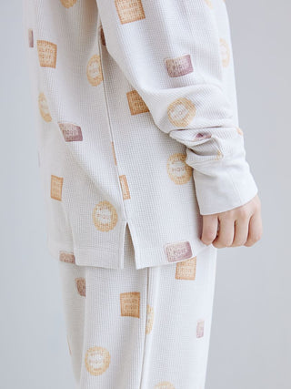 Side view of Biscuit Pattern Waffle Long Sleeve T-shirt with Gelato Pique branding, showcasing cozy waffle-knit texture.