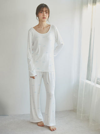 Woman wearing Gelato Pique USA Motif 3-Pattern Long Sleeve T-Shirt, elegant and soft lounge wear with bow motif print.