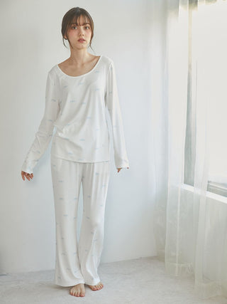 Woman wearing Motif 3-Pattern Long Sleeve T-Shirt for lounging.