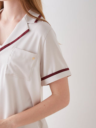 Lined Satin Sleep Shirt with Collared Neckline and Chic Color Accent. Luxurious Comfort and Elegant Design in Satin Fabric.