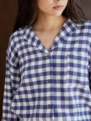 Checkered long sleeve sleep shirt for women, featuring a classic pattern and soft fabric for comfort and elegance in sleepwear.