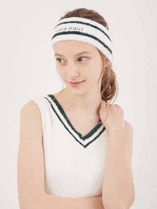 Woman wearing Smoothie Logo Jacquard Hairband in chic uniform-inspired style, featuring water-absorbing and quick-drying material.