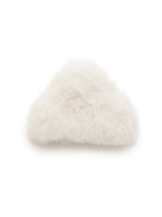 Luxurious white faux fur hair clip, perfect for holiday styling. Soft and elegant, enhances any look with warmth and sophistication.