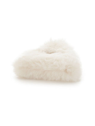 Elegant white faux fur hair clip by Gelato Pique, offering a luxurious and warm touch to enhance festive hairstyles.