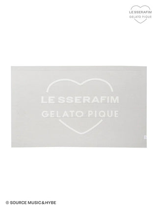 LE SSERAFIM Gelato Pique USA Smoothie Lap Blanket - Premium Loungewear and Sleepwear. Pre-Order Exclusive Item Display.