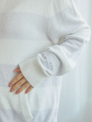Close-up of Smoothie 2-Border Zip-Up Hoodie in soft white fabric