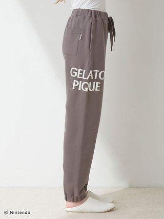 Side view of grey pants with 'Gelato Pique' text, part of Super Mario Unisex Fleece Pullover & Long Pants Set.