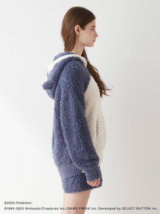 Model wearing Pokémon Sleep GELATO Snorlax hoodie and shorts set, side view