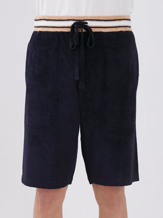 Smooth Light Loungewear Shorts with sporty waistline and stylish embroidery in black, made from breathable 'Smoothie Light' fabric.