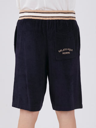 Smooth Light Loungewear Shorts with sporty waistline and stylish embroidery in black, made from breathable 'Smoothie Light' fabric.