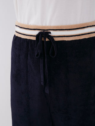 Smooth Light Loungewear Shorts with sporty waistline and stylish embroidery, featuring breathable 'Smoothie Light' fabric.