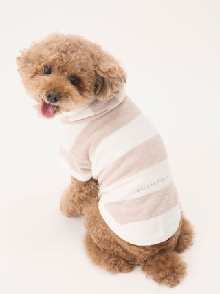 Brown dog wearing a Gelato Pique Pet Wear Smoothie 2 Border dog hoodie with beige stripes, featuring a cute hooded design.