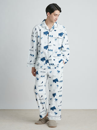 Model wearing EAMES Chair Motif Men's Pajama Shirt by GELATO PIQUE, featuring mid-century design and iconic Eames chair print.