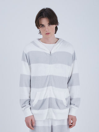Man wearing a men's Smoothie 2 striped zip-up hoodie featuring a light grey and white color scheme. Stylish and comfortable fashion choice.