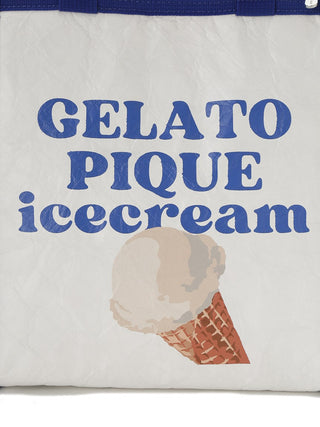 Close-up of an ice cream lunch bag with 'Gelato Pique' text and an ice cream cone graphic, featuring a whimsical design. Ideal for gifts.
