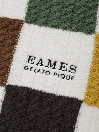 EAMES Air Moco Check-patterned Blanket. A light knit series made of "Airmoko" material, which has a checkered pattern inspired by "EAMES" by Gelato Pique USA. 