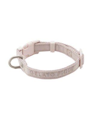 Explore our durable dog collar made of cordura material. Versatile style, resistant to friction and water. Perfect for coordination or as a gift. pale pink full view with logo.