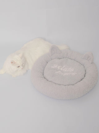 CAT&DOG Gelato Feather Cat Bed in light beige, Premium Pet Accessories for fur dog and cats at Gelato Pique USA.