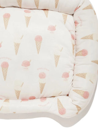 CAT&DOG Ice Pattern COOL Pet Bed in size M with pastel ice cream cone design for stylish pet relaxation.