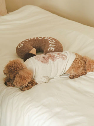 Brown dog resting with Gelato Pique premium ice motif pet pillow on white bed, ideal for loungewear and sleepwear comfort.