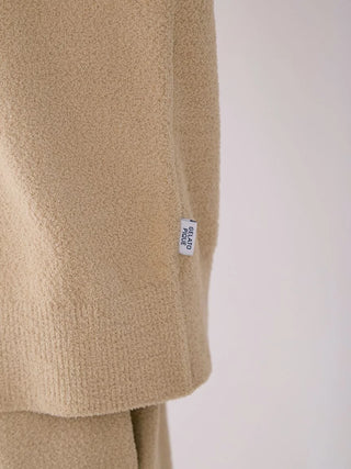 Close-up of Gelato Pique MENS Air Moco Logo Sweatshirt fabric with jacquard logo tag, featuring soft beige texture.