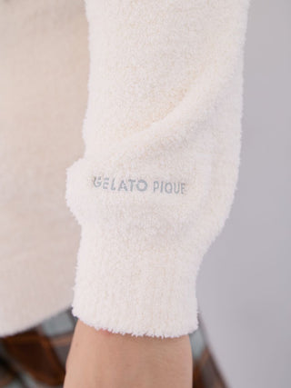 Close-up of Gelato Pique's plush shawl collar cardigan sleeve