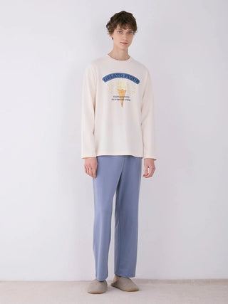 Model wearing MEN'S Lounge Pants with Star Pattern in soft fabric, paired with a casual long-sleeve shirt, ideal for home comfort.