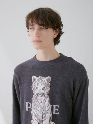 Model wearing a dark pullover with a white tiger design, showcasing cozy loungewear style.