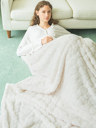 Aran Pattern Jacquard Boa Bed Blanket in Off White, Cozy Blanket for Home Lounging | Loungewear Blanket at Gelato Pique USA