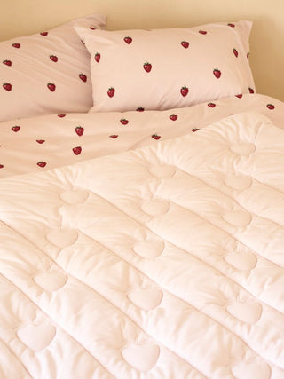 [Sleep] Strawberry Pattern Quilted Blanket