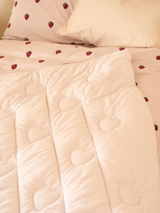 [Sleep] Strawberry Pattern Quilted Blanket